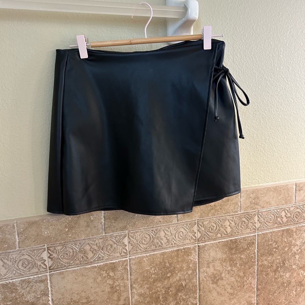 Sonos Black Leather Mini Skirt